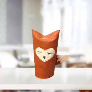 Création d'un renard en rouleau de papier toilette. Facile à réaliser et favorise la créativité de l'enfant. 