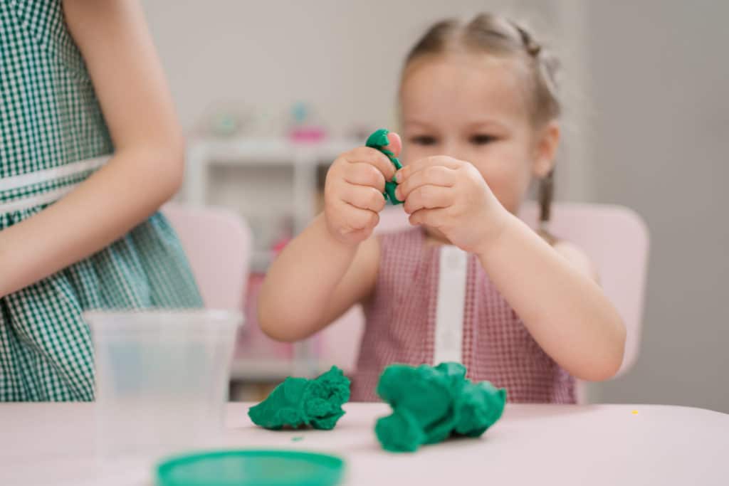 Apprendre à compter avec de la pâte à modeler