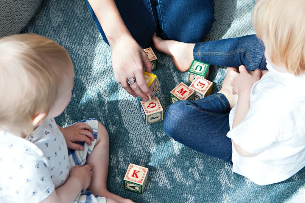 Apprendre à compter à travers des jeux en famille